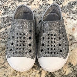Silver/gray sparkling slip-ons